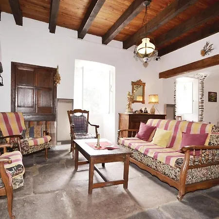 Сasa de vacaciones 3 Bedroom In Peyremale